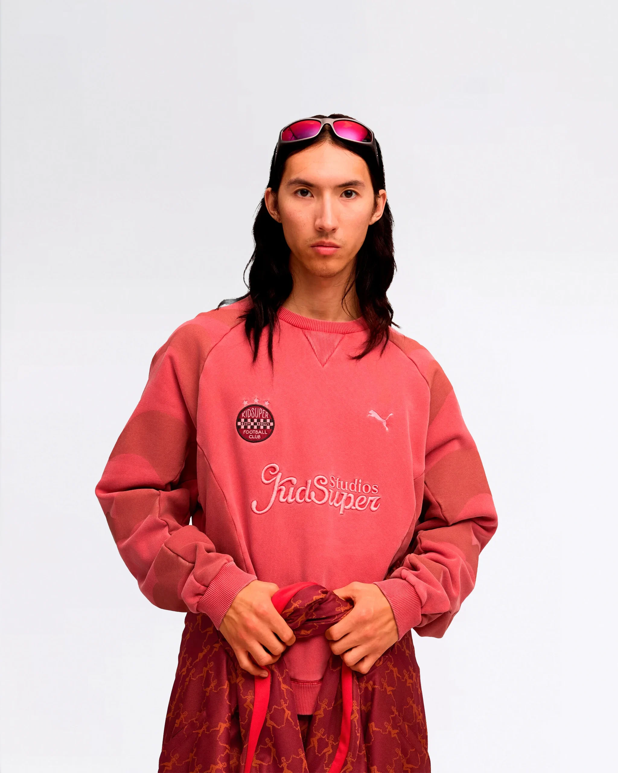 SWEATSHIRT GRAPHIQUE PUMA X KIDSUPER CREW ROJO – Image 2