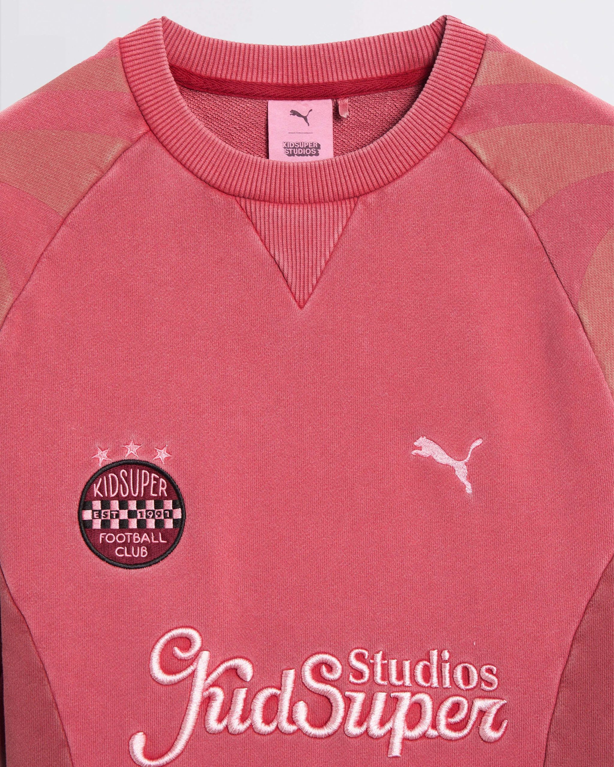 SWEATSHIRT GRAPHIQUE PUMA X KIDSUPER CREW ROJO – Image 3